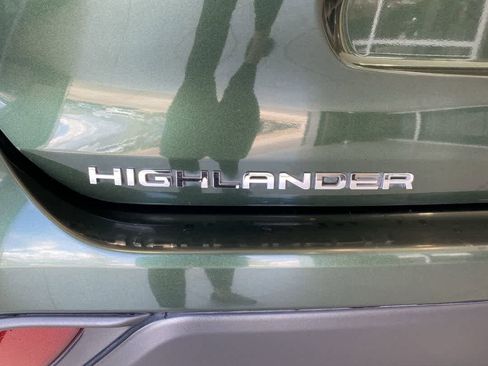 Used 2023 Toyota Highlander XLE AWD/4WD image 20