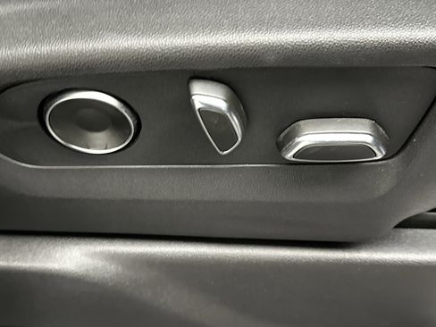 Used 2024 GMC Sierra 3500 Denali w/ Technology Package image 30