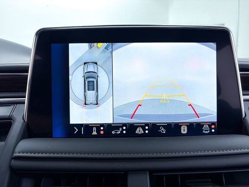 Used 2024 Chevrolet Suburban High Country image 9