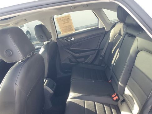 Used 2021 Volkswagen Jetta SE w/ SE Cold Weather Package image 10