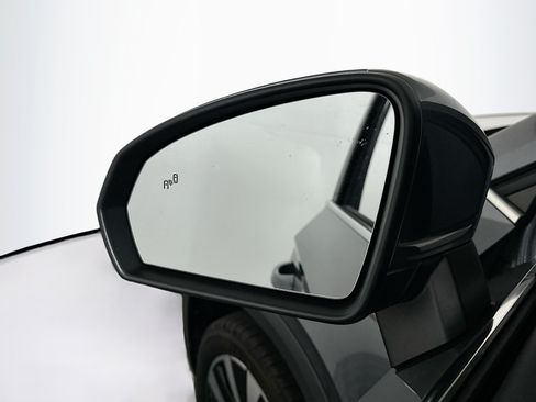 Used 2022 Volkswagen Taos SE FWD image 16