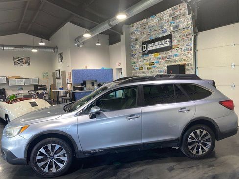 Used 2017 Subaru Outback 2.5i Limited AWD/4WD image 4