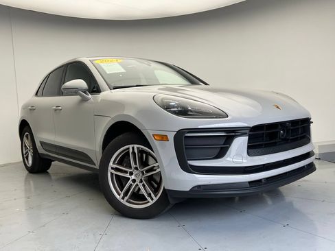 Used 2024 Porsche Macan AWD/4WD image 24