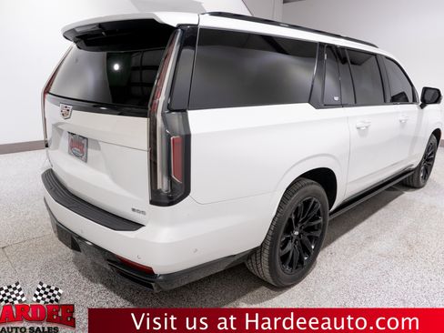 Used 2023 Cadillac Escalade ESV Sport Platinum w/ Heavy-Duty Trailer Package AWD/4WD image 5