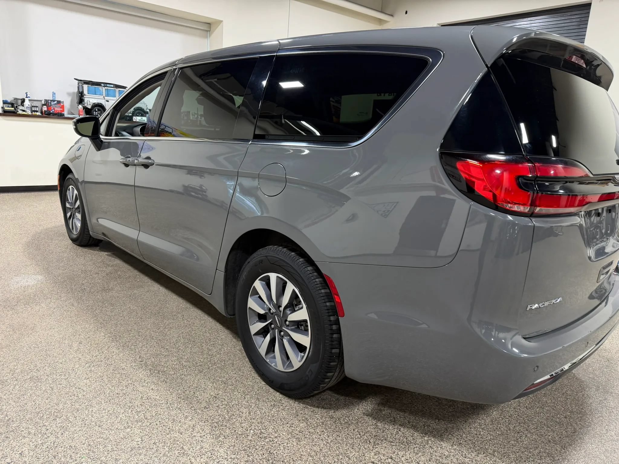 Used 2023 Chrysler Pacifica Touring-L FWD image 20