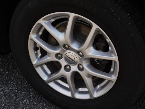 Used 2024 Chrysler Pacifica Touring-L FWD image 9