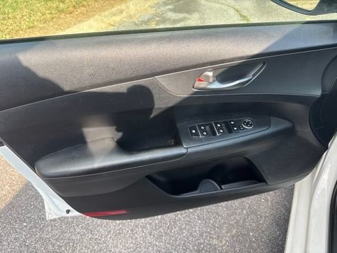 Used 2020 Kia Forte LXS FWD image 14