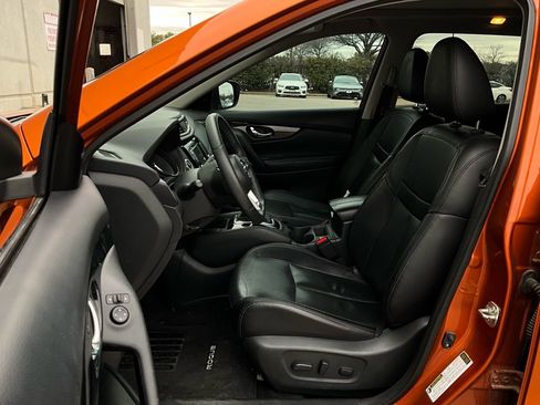 Used 2019 Nissan Rogue SL w/ Premium Package image 10
