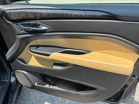 Used 2014 Cadillac SRX Luxury w/ Driver Awareness Package image 19