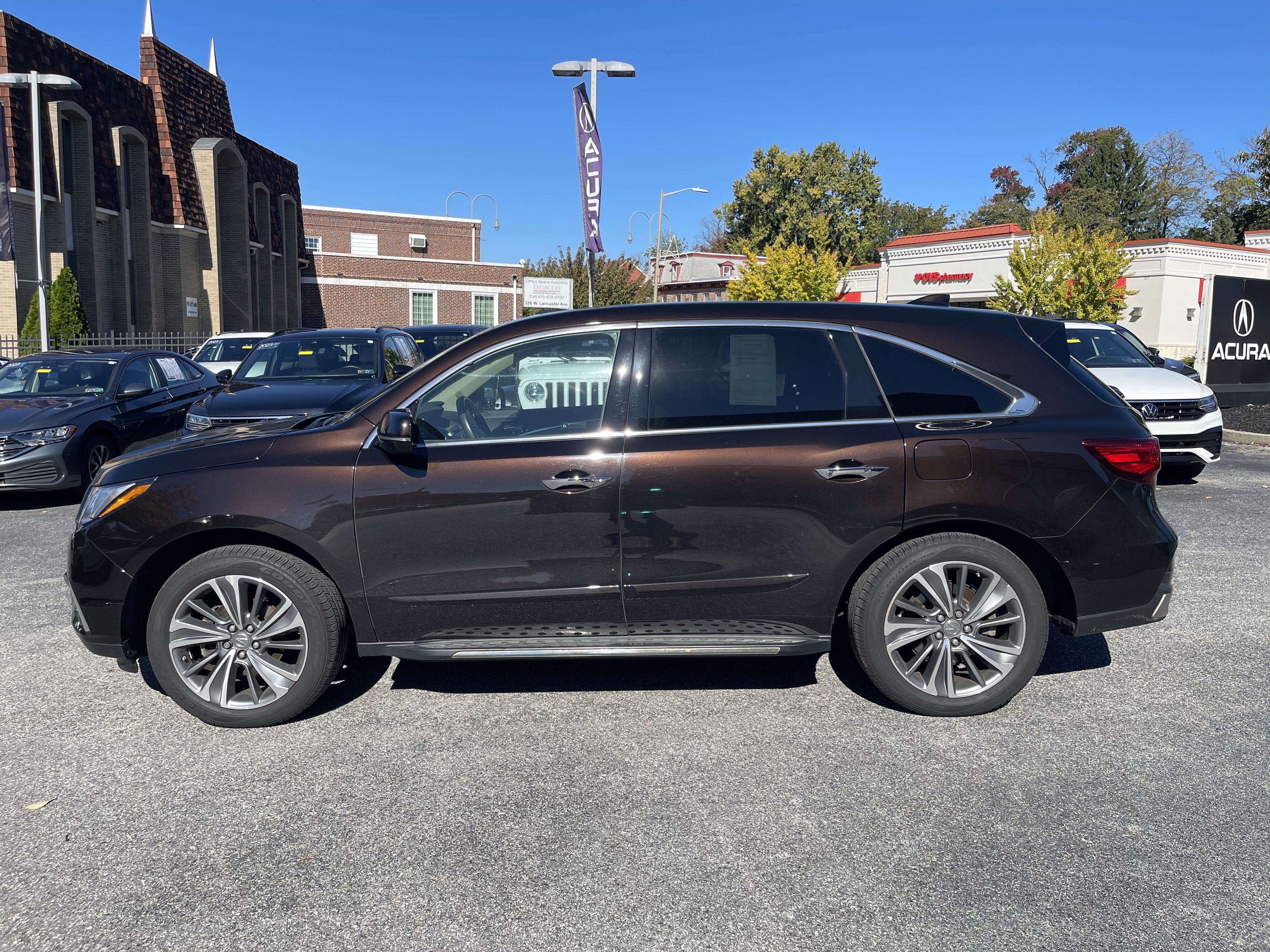 Used 2017 Acura MDX w/ Technology Package AWD/4WD image 4