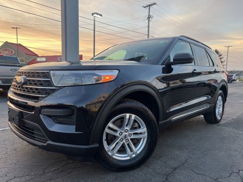 Used 2023 Ford Explorer XLT AWD/4WD image 37