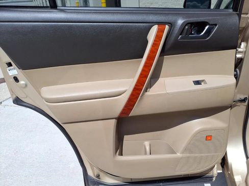 Used 2009 Toyota Highlander Limited AWD/4WD image 17