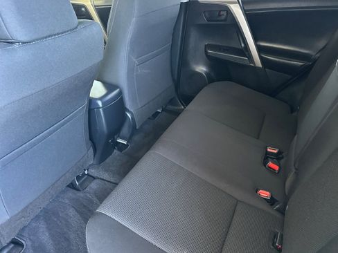 Used 2018 Toyota RAV4 LE w/ Carpet Mat Package AWD/4WD image 12