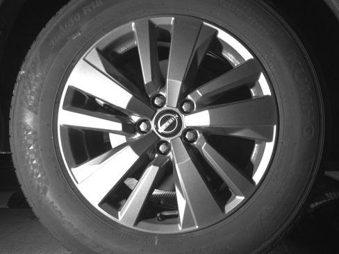 Used 2025 Nissan Pathfinder SV image 15