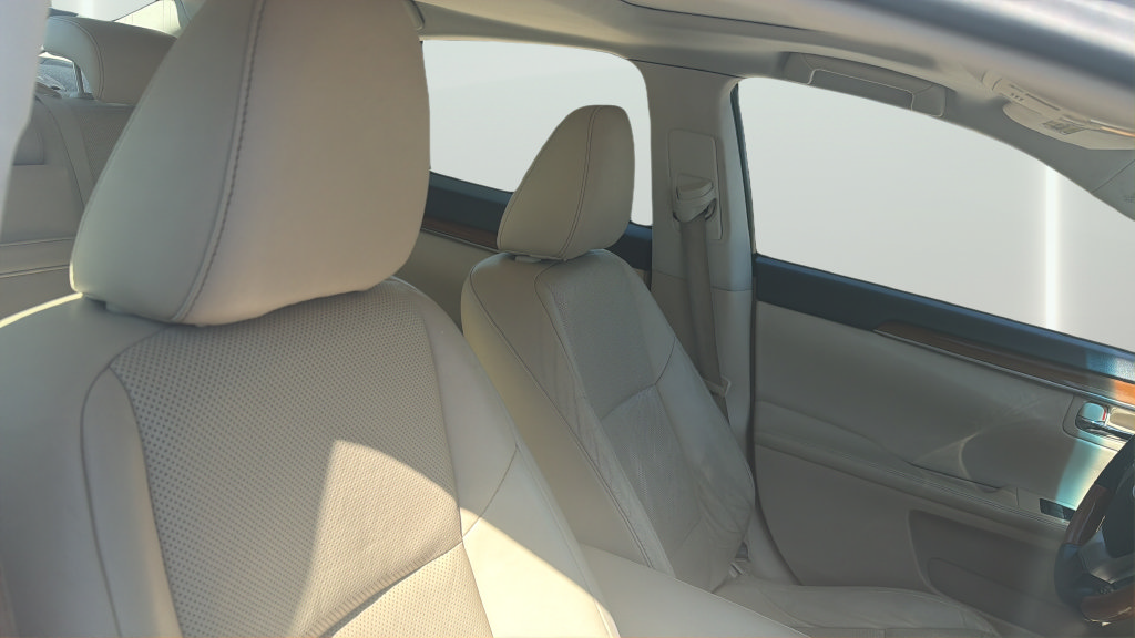 Used 2014 Lexus ES 300h w/ Luxury Package w/Bamboo Trim FWD image 28
