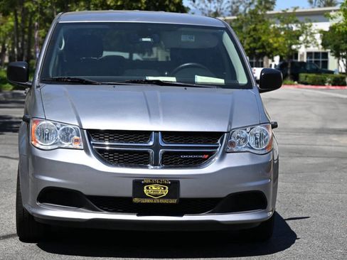 Used 2020 Dodge Grand Caravan SE FWD image 1