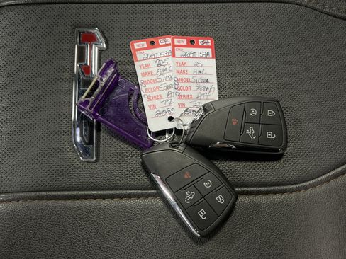 Used 2025 GMC Sierra 2500 AT4 w/ AT4 Premium Plus Package image 28