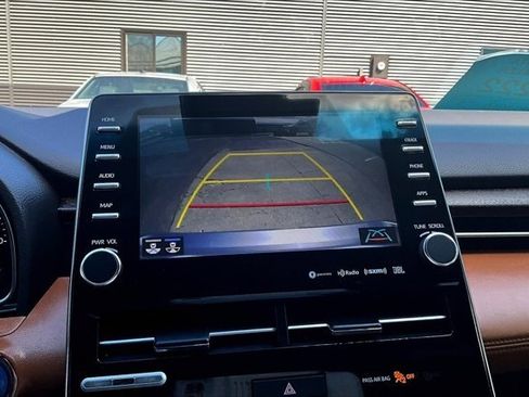 Used 2020 Toyota Avalon Limited image 13