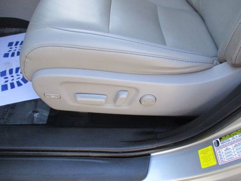 Used 2019 Toyota Highlander XLE image 11