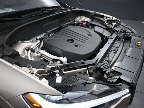 New 2026 Volvo XC60 B5 Plus w/ Protection Package Premier image 40