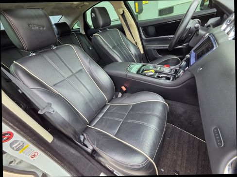 Used 2014 Jaguar XJ AWD image 21
