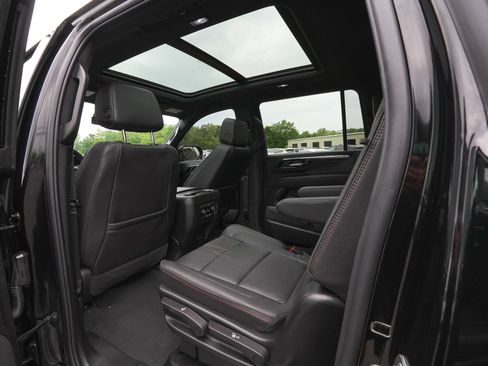 Used 2026 Chevrolet Suburban RST w/ RST Capability Package AWD/4WD image 36