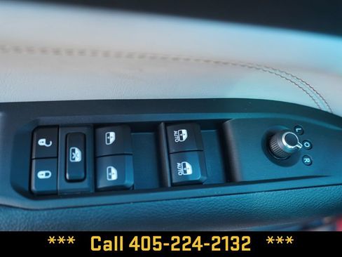 Used 2025 Jeep Compass Limited AWD/4WD image 29
