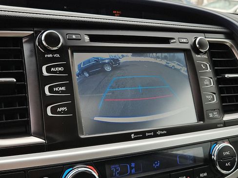 Used 2016 Toyota Highlander XLE image 18