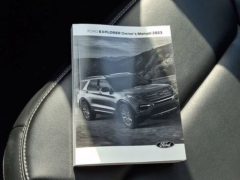 Used 2023 Ford Explorer XLT w/ Equipment Group 202A AWD/4WD image 28