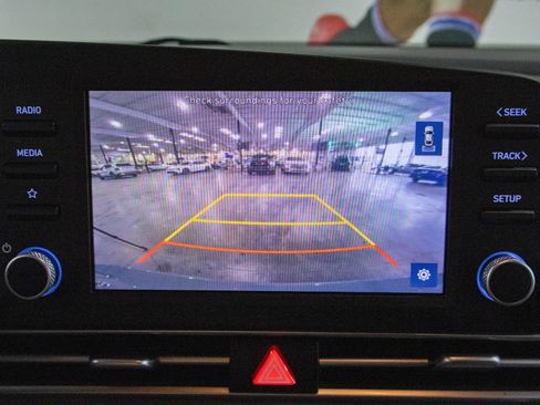 Used 2022 Hyundai Elantra SE w/ Preferred Accessory Package image 6