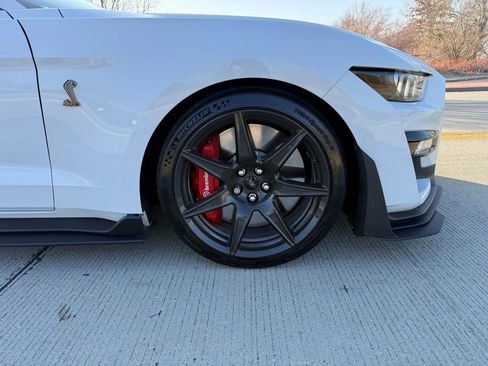 Used 2021 Ford Mustang Shelby GT500 w/ Carbon Fiber Track Pack RWD image 9