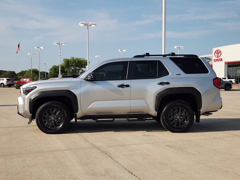 Used 2025 Toyota 4Runner SR5 AWD/4WD image 4