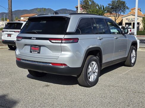New 2025 Jeep Grand Cherokee Laredo X image 4
