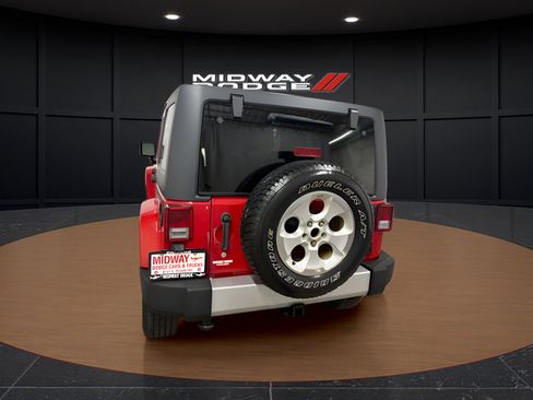 Used 2014 Jeep Wrangler Unlimited Sahara w/ Connectivity Group AWD/4WD image 6