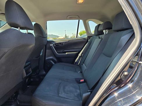 Certified 2020 Toyota RAV4 LE w/ Carpet Mat Package AWD/4WD image 17