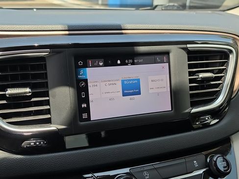 Used 2022 Chrysler Voyager LX FWD image 25