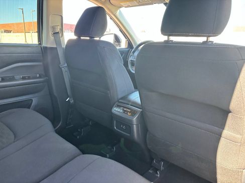 Certified 2025 Nissan Pathfinder SV FWD image 14