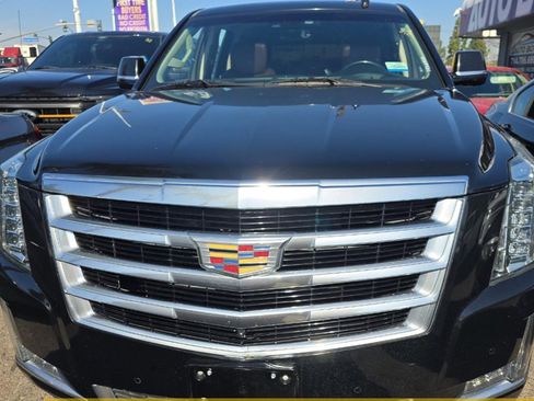 Used 2018 Cadillac Escalade Premium Luxury image 8