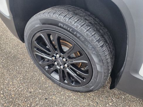 Used 2021 GMC Acadia SLE w/ Driver Convenience Package image 12