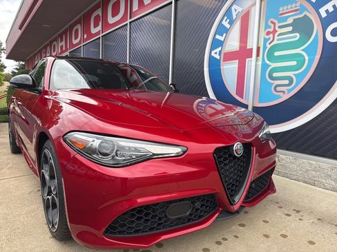 Used 2022 Alfa Romeo Giulia Veloce image 1