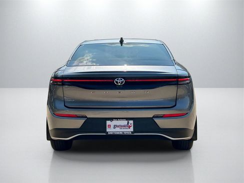 Used 2023 Toyota Crown Limited image 6