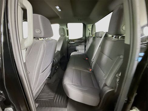 Used 2025 GMC Sierra 1500 SLE image 17