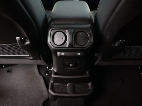 New 2026 Jeep Wrangler Unlimited Sahara AWD/4WD image 28