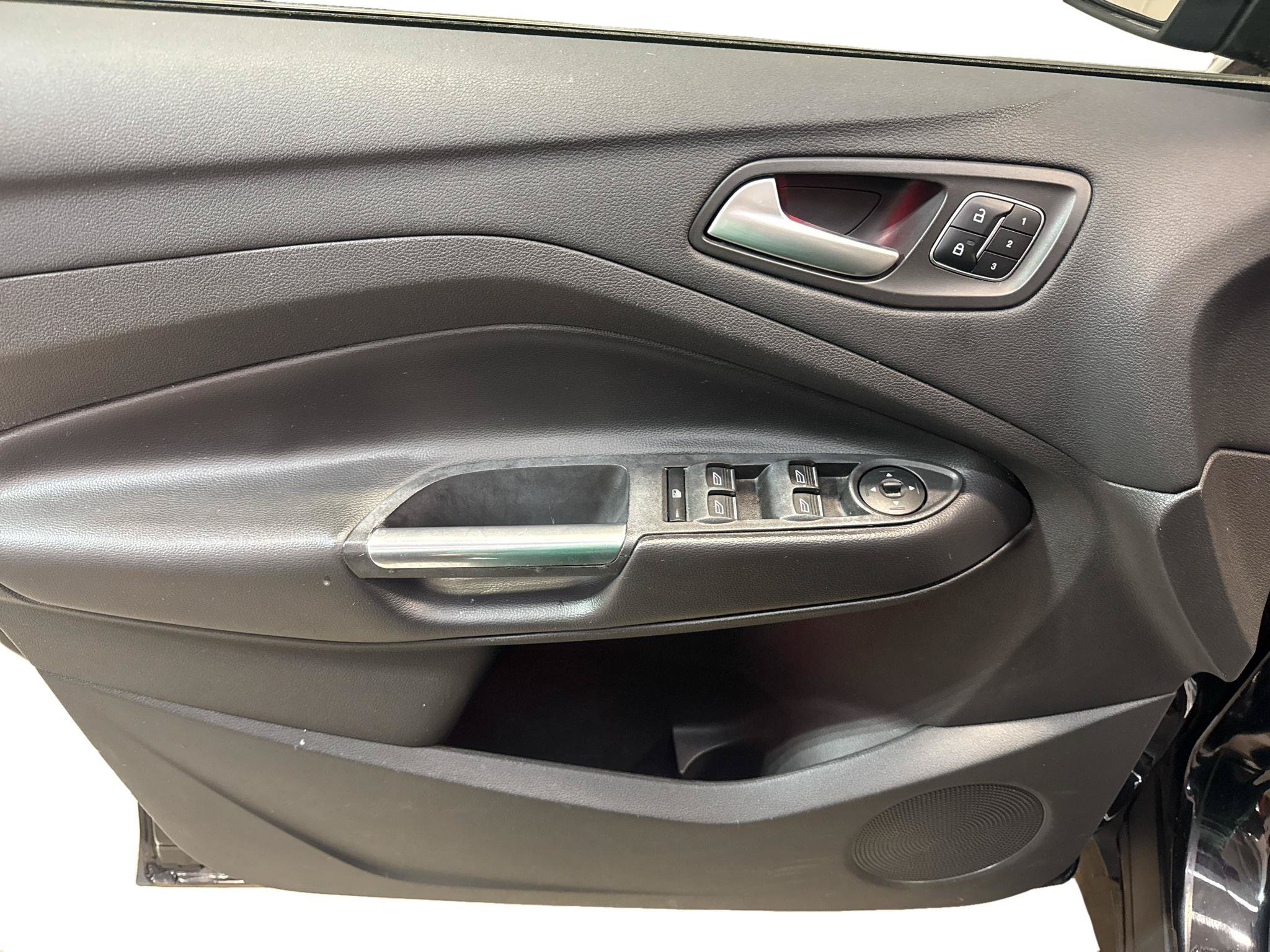 Used 2017 Ford Escape Titanium AWD/4WD image 9