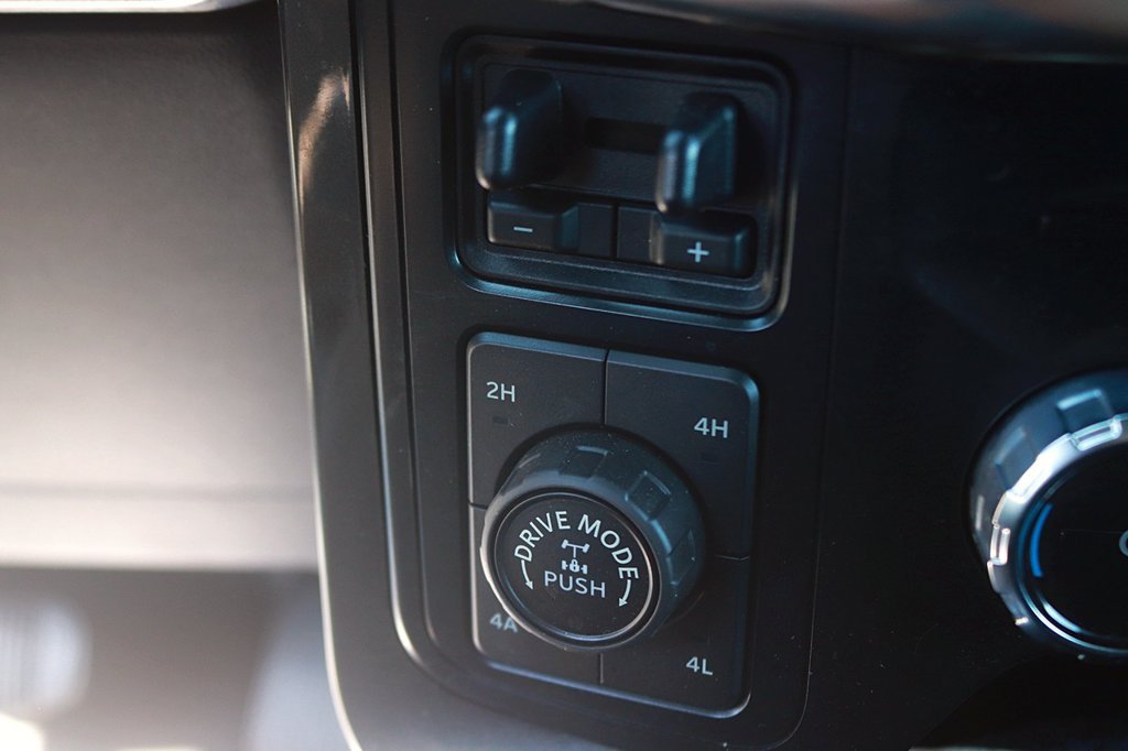 Used 2023 Ford F150 Lariat AWD/4WD image 14