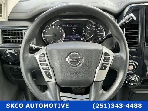 Used 2022 Nissan Titan SV image 18