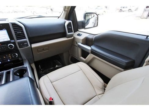 Used 2017 Ford F150 Lariat w/ Equipment Group 502A Luxury AWD/4WD image 9
