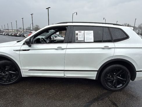 Used 2023 Volkswagen Tiguan SE R-Line image 5