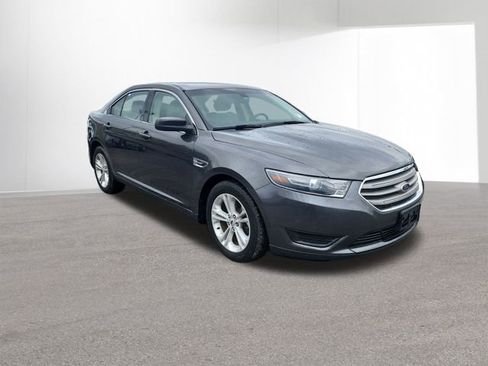 Used 2016 Ford Taurus SE image 3