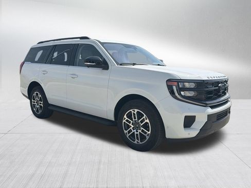 Used 2025 Ford Expedition Active AWD/4WD image 4